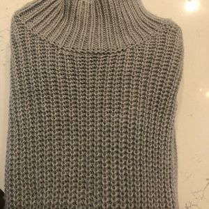 Ann Taylor M chunky gray mock turtleneck sweater.